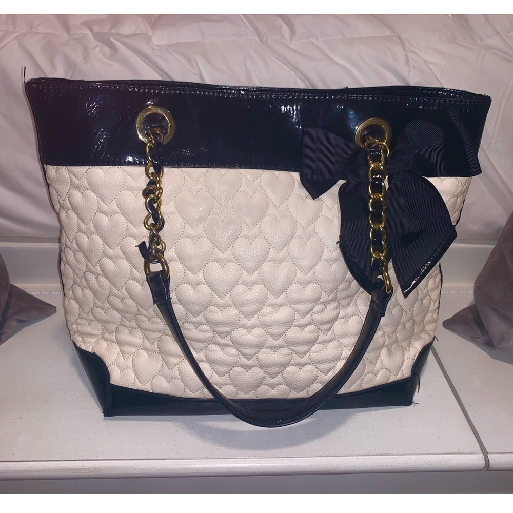 🔴SOLD - Betsey Johnson Heart Quilted Tote 🎀